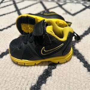 Nike Kids Black and Yellow Sneakers